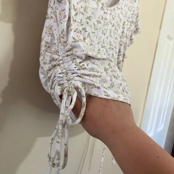 🔴Wild Fable floral Stretchy Crop  top. Scrunched sides short sleeves. Size XL. - Picture 11 of 14